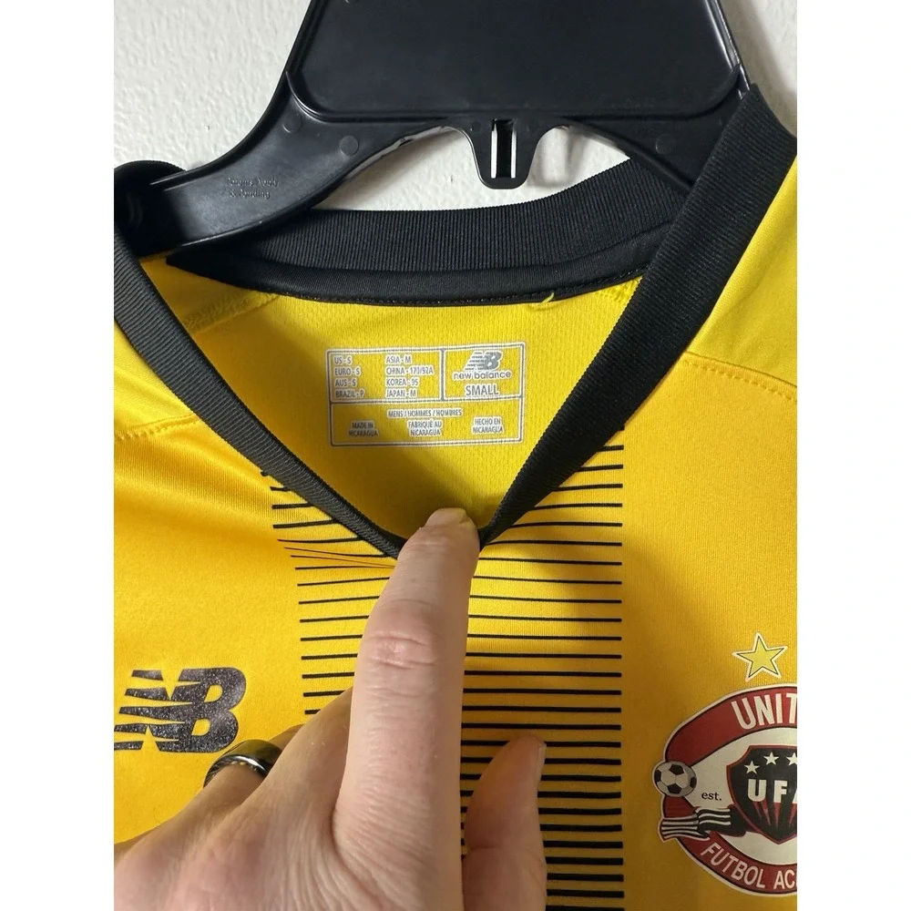 New Balance UFA Football Soccer‎ Jersey Men's Small #28